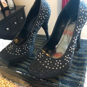 High heels black shoes